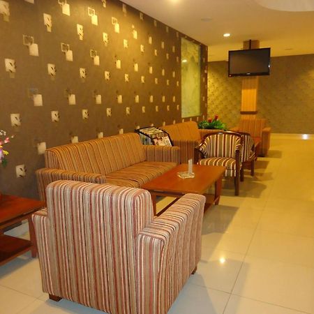 Maesa Hotel Ponorogo Dış mekan fotoğraf