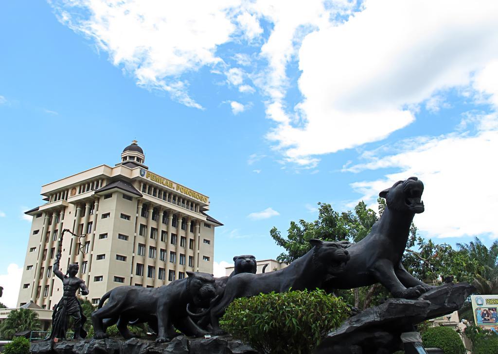 Maesa Hotel Ponorogo Dış mekan fotoğraf
