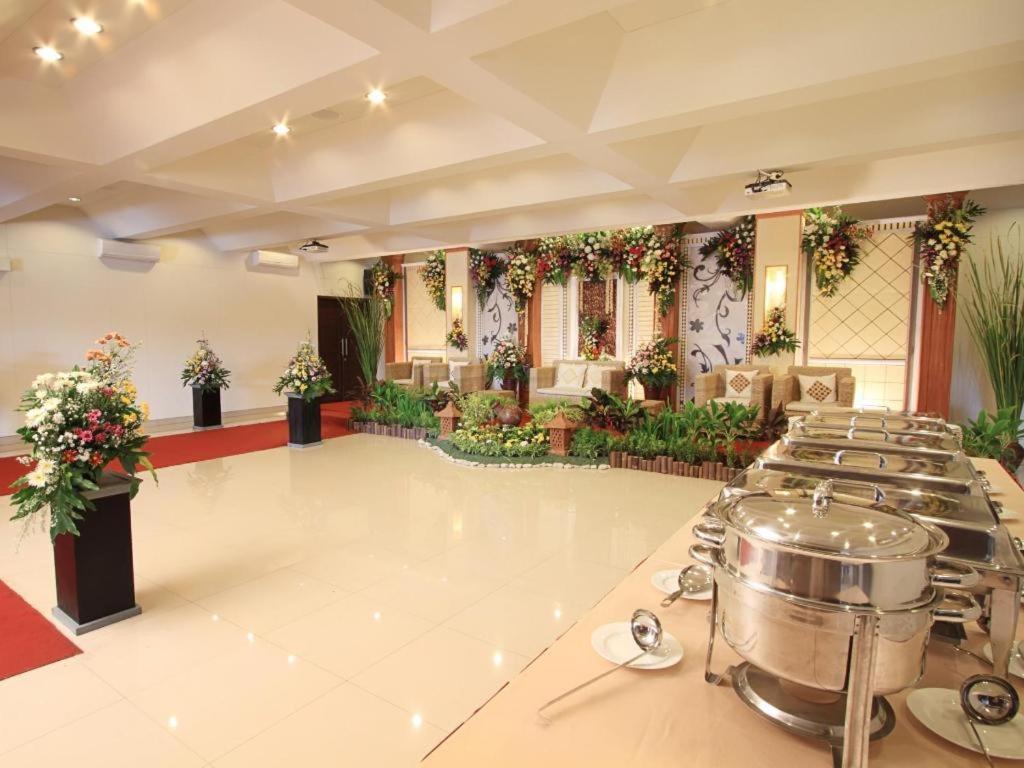 Maesa Hotel Ponorogo Dış mekan fotoğraf