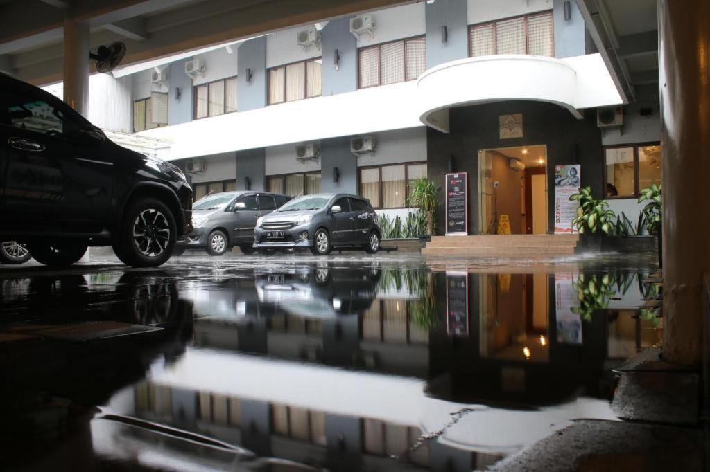 Maesa Hotel Ponorogo Dış mekan fotoğraf