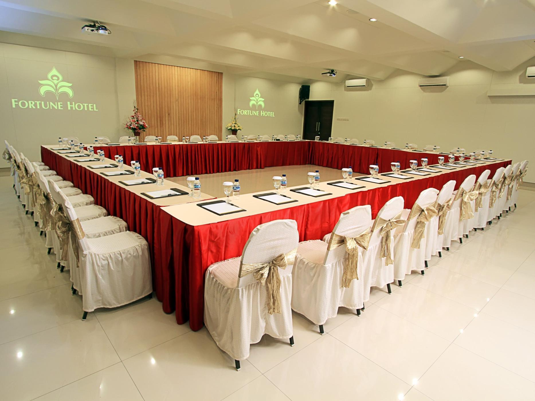 Maesa Hotel Ponorogo Dış mekan fotoğraf