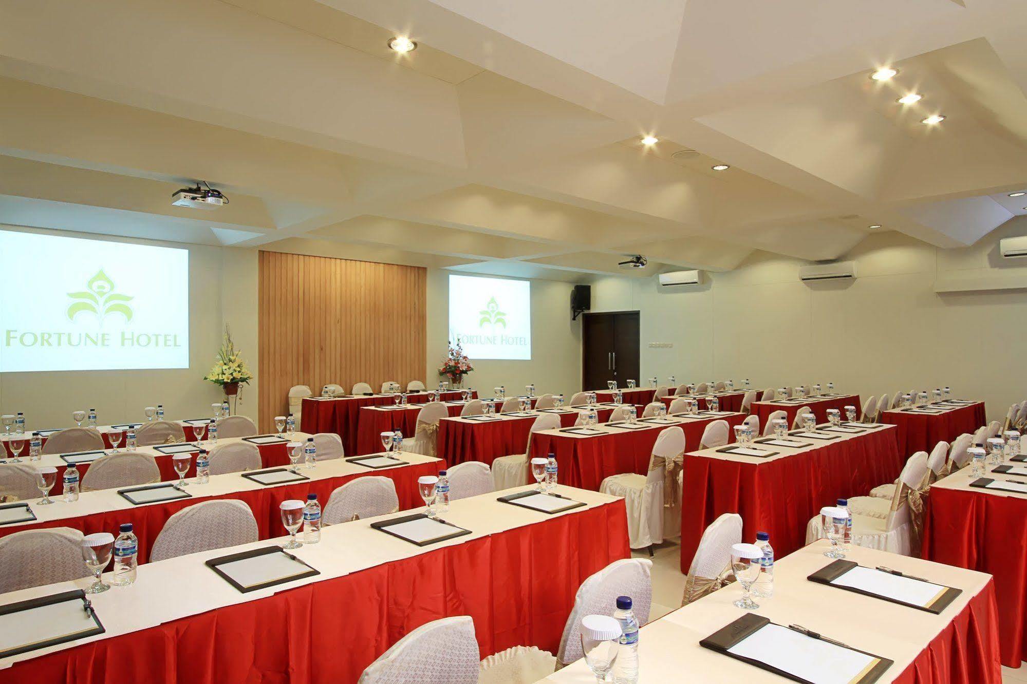 Maesa Hotel Ponorogo Dış mekan fotoğraf